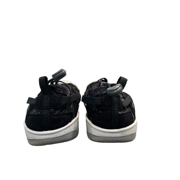 Girls Keen Closed Toe Sandals Water Shoes Black White Size 2 - Picture 3 of 6